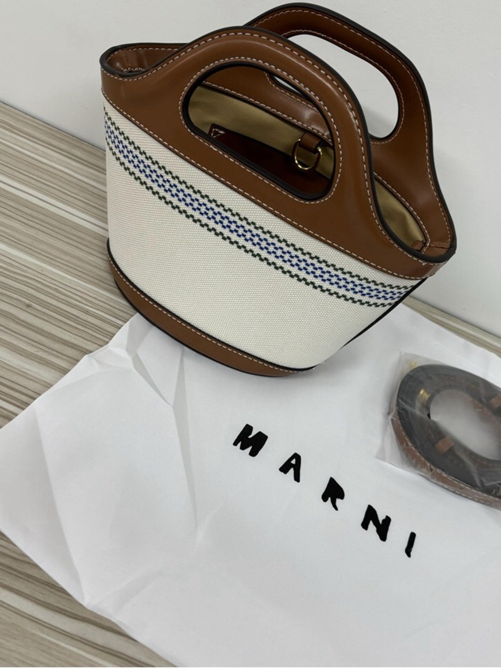 Marni Canvas Mini Market Bag Crossbody Bag - Picture 2 of 7